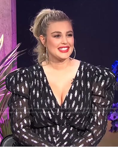Carissa’s metallic v-neck dress on E! News Daily Pop