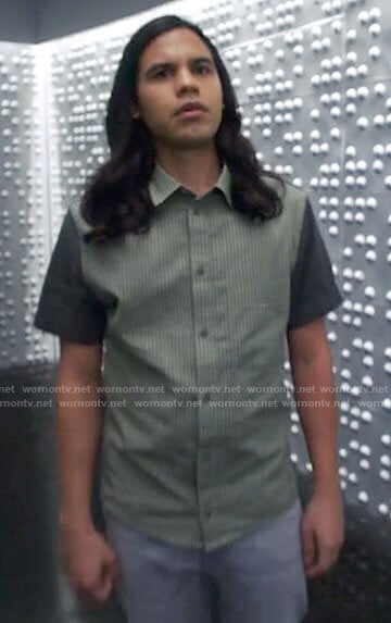 Cisco’s green striped shirt with contrast sleeves on The Flash