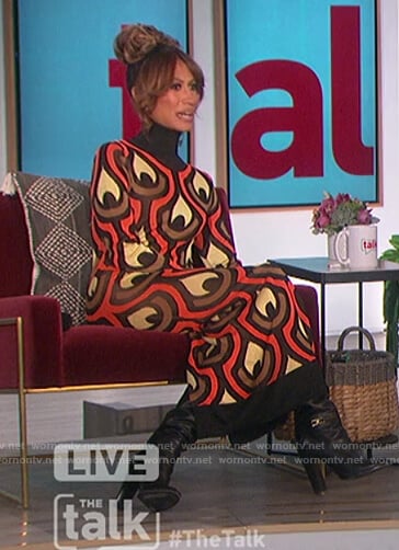 Elaine’s geometric print turtleneck dress on The Talk