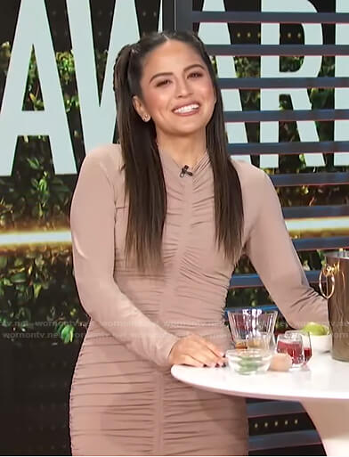 Erin’s beige ruched dress on E! News Daily Pop