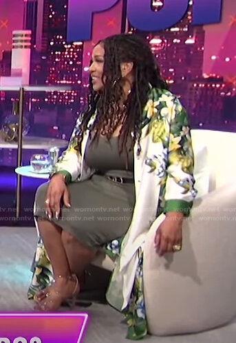Kym’s white floral shirdress on E! News Nightly Pop