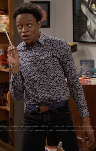 Lane’s blue paisley print shirt on Call Your Mother
