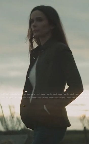 Lois’s buttoned jacket on Superman and Lois