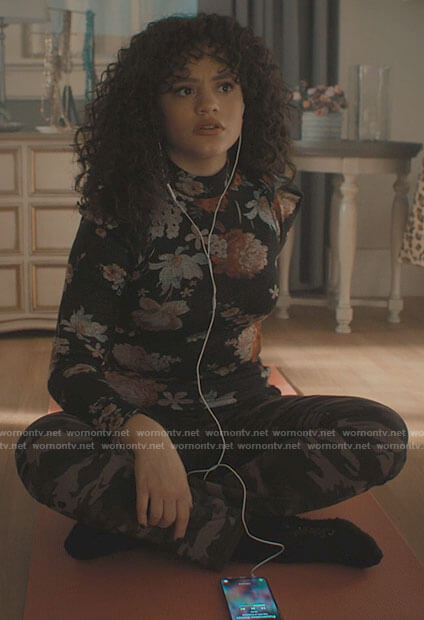 Maggie’s floral mock neck long sleeve top on Charmed