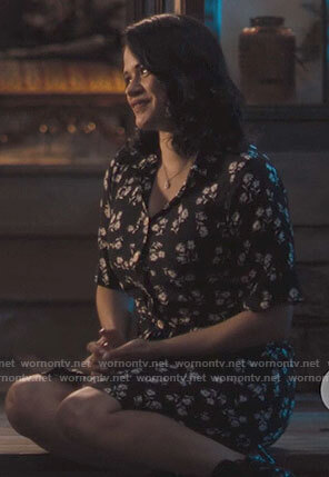 Mel’s black and white floral shirtdress on Charmed