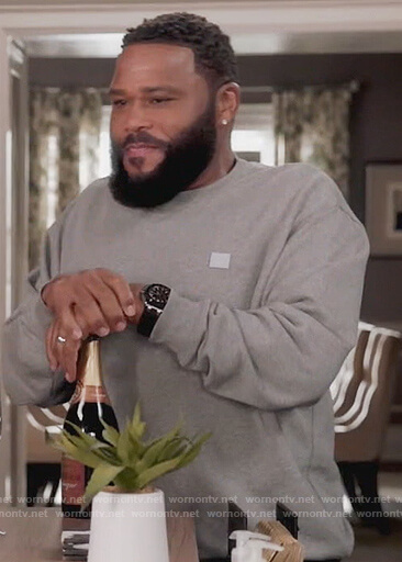 Andre’s gray sweatshirt on Black-ish