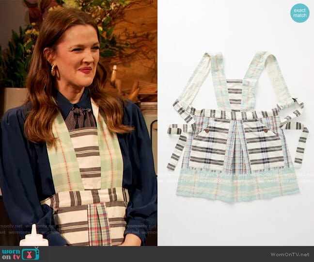 Anthropologie Kelby Mixed Plaid Apron worn by Drew Barrymore on The Drew Barrymore Show