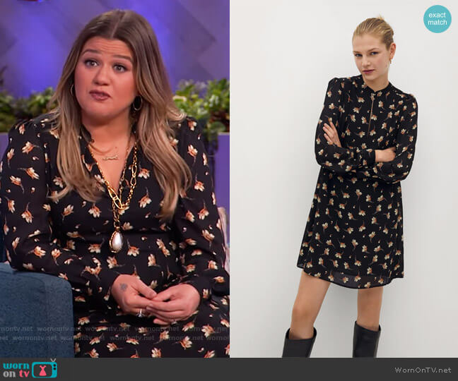 Mango Flowy printed dress worn by Kelly Clarkson on The Kelly Clarkson Show
