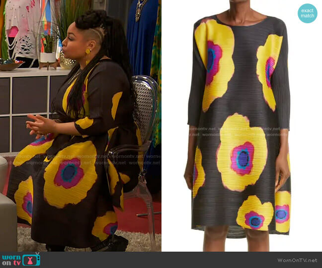 Pleats Please Issey Miyake Bloom Minidress worn by Raven Baxter (Raven-Symoné) on Ravens Home