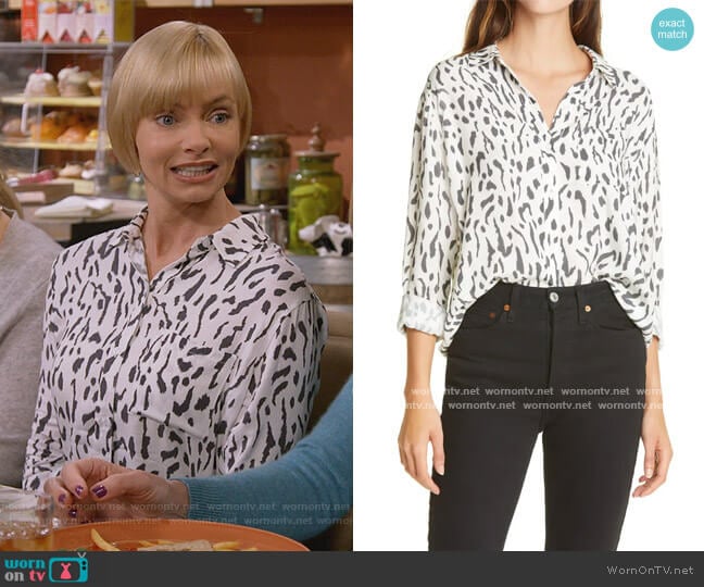 Rails Rocsi Button-Down Shirt worn by Jill Kendall (Jaime Pressly) on Mom