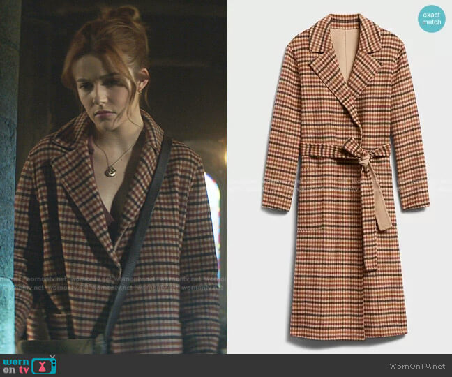 Banana Republic Reversible Double-Faced Wrap Coat worn by Nancy Drew (Kennedy McMann) on Nancy Drew