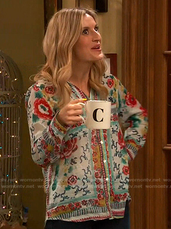 Chelsea’s floral button down blouse on Ravens Home