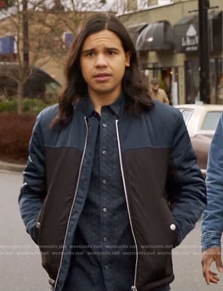 Cisco’s blue and black bomber jakcet on The Flash