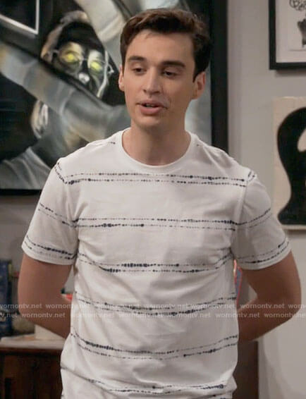 Freddie’s white tie dye stripe t-shirt on Call Your Mother