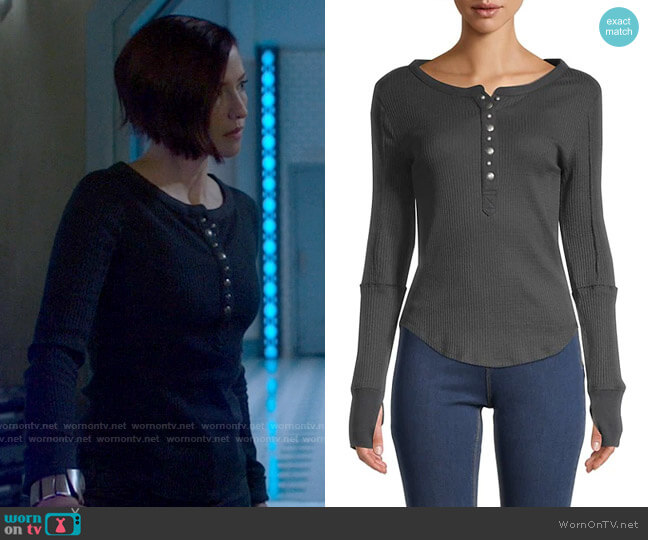 Free People Everest Henley worn by Alex Danvers (Chyler Leigh) on Supergirl