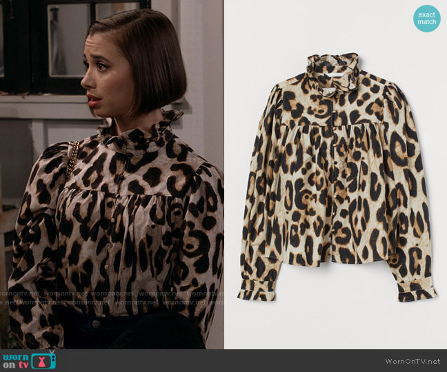 H&M Ruffle-trimmed Blouse in Light Beige / Leopard Print worn by Celia (Emma Caymares) on Call Your Mother