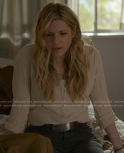 Jenny’s beige crinkled button down shirt on Big Sky