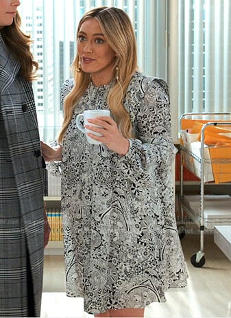 Kelsey’s white floral shift dress on Younger