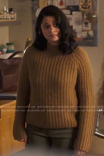 Mel’s light brown knit sweater on Charmed