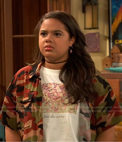 Olivia’s floral print cropped tee on Ravens Home