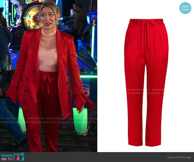 Roland Mouret Biltmore Crinkle Stretch-Silk Trousers worn by Kelsey Peters (Hilary Duff) on Younger
