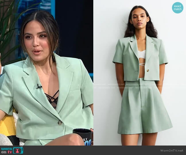 Zara Linen Blend Cropped Blazer worn by Erin Lim on E! News