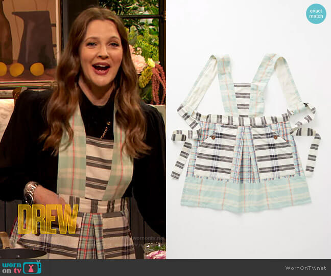 Anthropologie Kelby Mixed Plaid Apron worn by Drew Barrymore on The Drew Barrymore Show