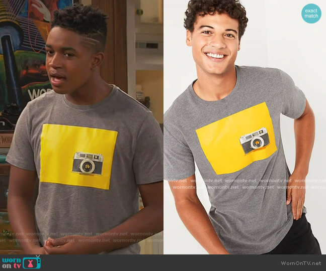 Old Navy Washed Graphic Tee worn by Booker Baxter (Issac Ryan Brown) on Ravens Home