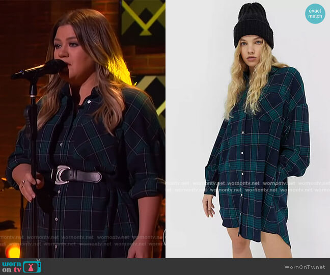 Stradivarius Oversized Boyfriend Shirt Dress in navy plaid worn by Kelly Clarkson on The Kelly Clarkson Show