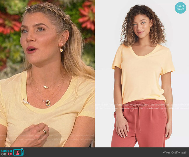 A New Day Short Sleeve Scoop Neck T-Shirt worn by Amanda Kloots on The Talk