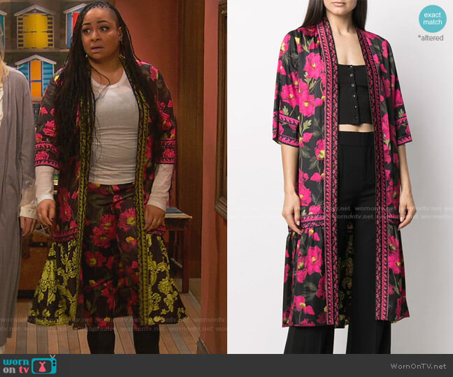 Alice + Olivia Dottie reversible kimono worn by Raven Baxter (Raven-Symoné) on Ravens Home