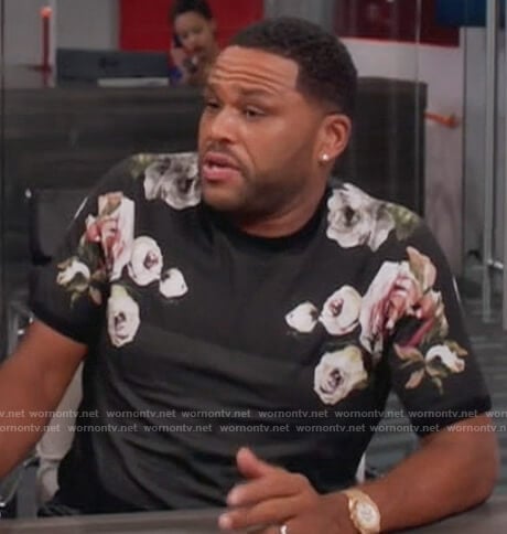 Andre’s black floral print tee on Black-ish