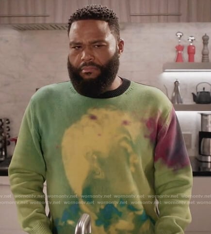 Andre’s green tie dye sweater on Black-ish