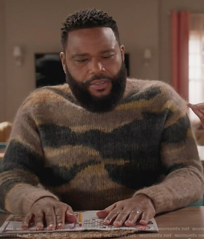 Andre’s brown mohair patterned sweater on Black-ish