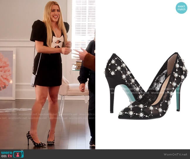 Betsey Johnson Val Pumps worn by Summer Dutkowsky (Busy Philipps) on Girls5eva