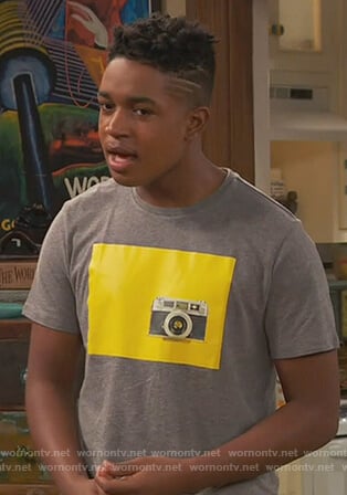 Booker’s gray camera graphic tee on Ravens Home