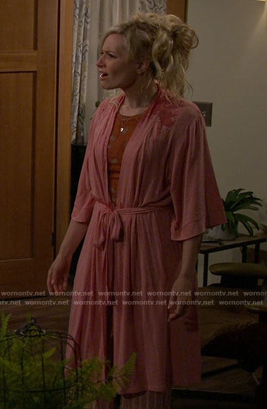 Gemma’s pink robe on The Neighborhood