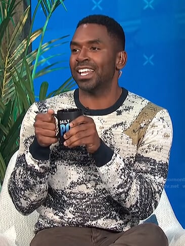 Justin’s printed knit sweater on E! News Daily Pop