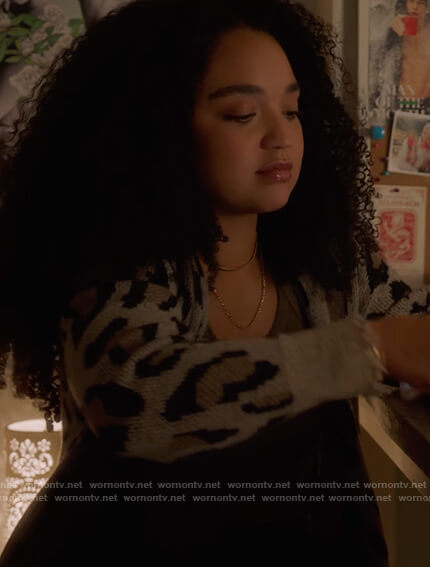 Kat’s leopard long cardigan on The Bold Type