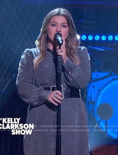 Kelly’s gray denim shirtdress on The Kelly Clarkson Show