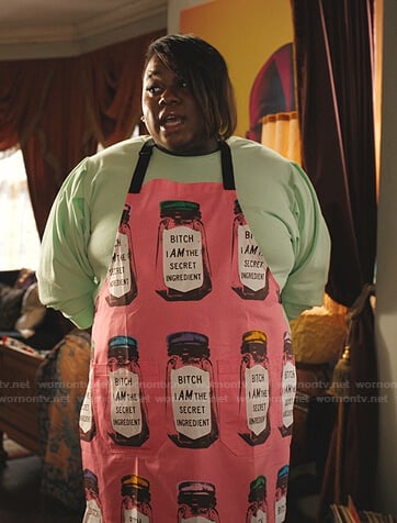 Mo’s pink printed apron on Zoeys Extraordinary Playlist