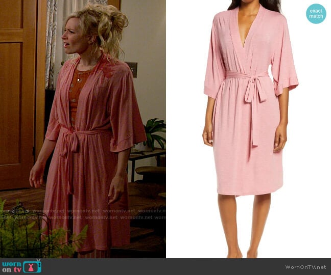 Papinelle Jersey Robe in Dusty Rose worn by Gemma (Beth Behrs) on The Neighborhood