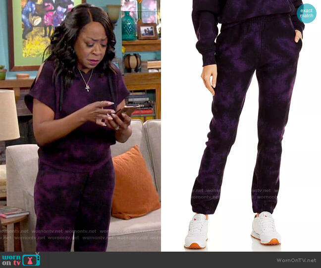 Rag & Bone City Tie Dye Sweatpants worn by Tina Butler (Tichina Arnold) on The Neighborhood