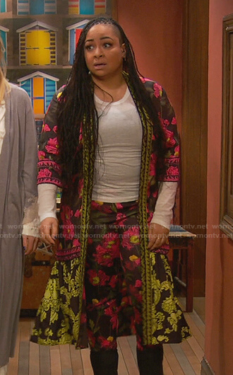 Raven’s floral robe and pants on Ravens Home