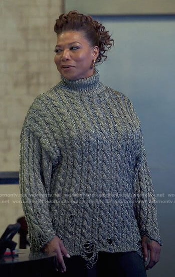 Robyn’s silver cable knit turtleneck sweater on The Equalizer