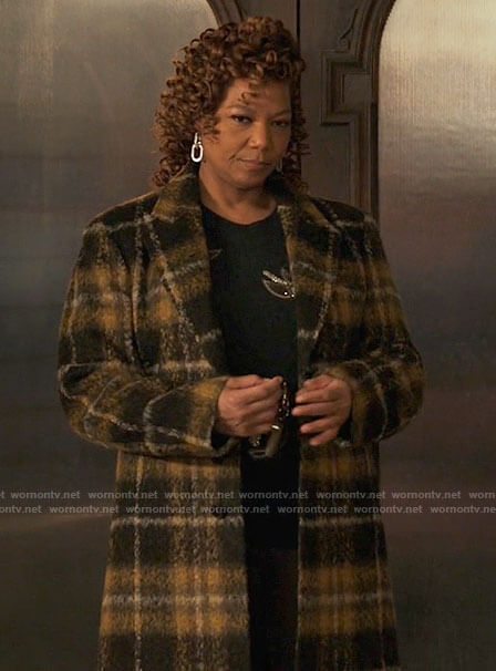 Robyn’s yellow plaid coat on The Equalizer