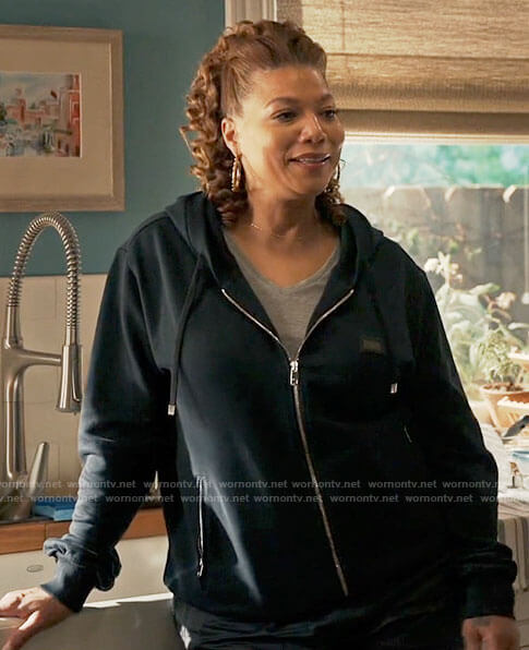 Robyn’s navy hoodie on The Equalizer