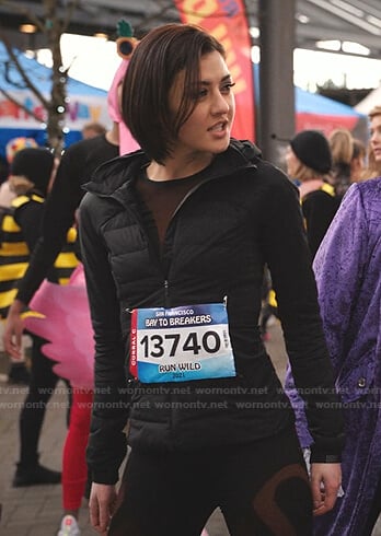 Rose’s black puffer jacket on Zoeys Extraordinary Playlist