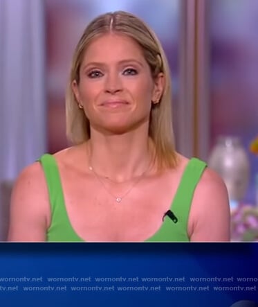 Sara’s green knotted sleeveless dress on The View