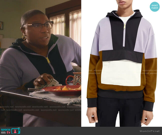 Scotch & Soda Colorblock Half Zip Hoodie worn by Henrietta Wilson (Aisha Hinds) on 9-1-1